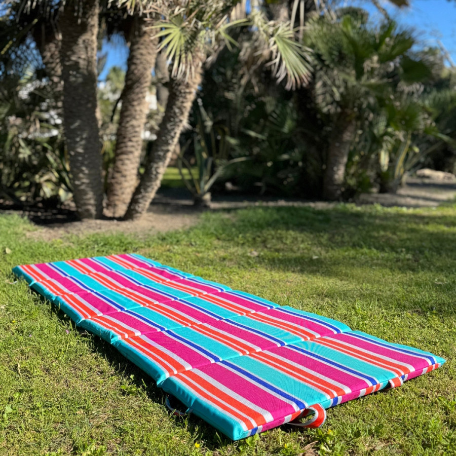 Mata na kamieniste plaże, idealna na urlop!