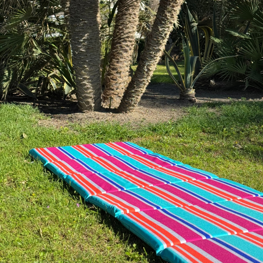 Mata na kamieniste plaże, idealna na urlop!