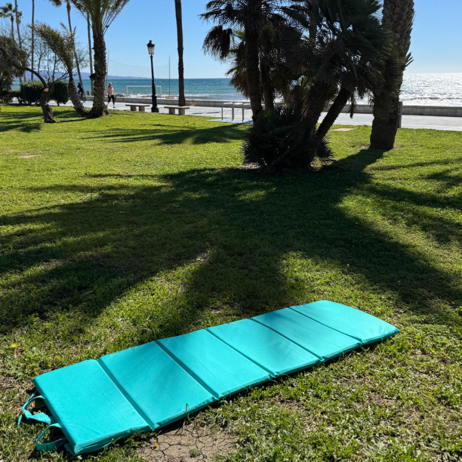 Wygodna mata na plażę – relaks bez dyskomfortu!