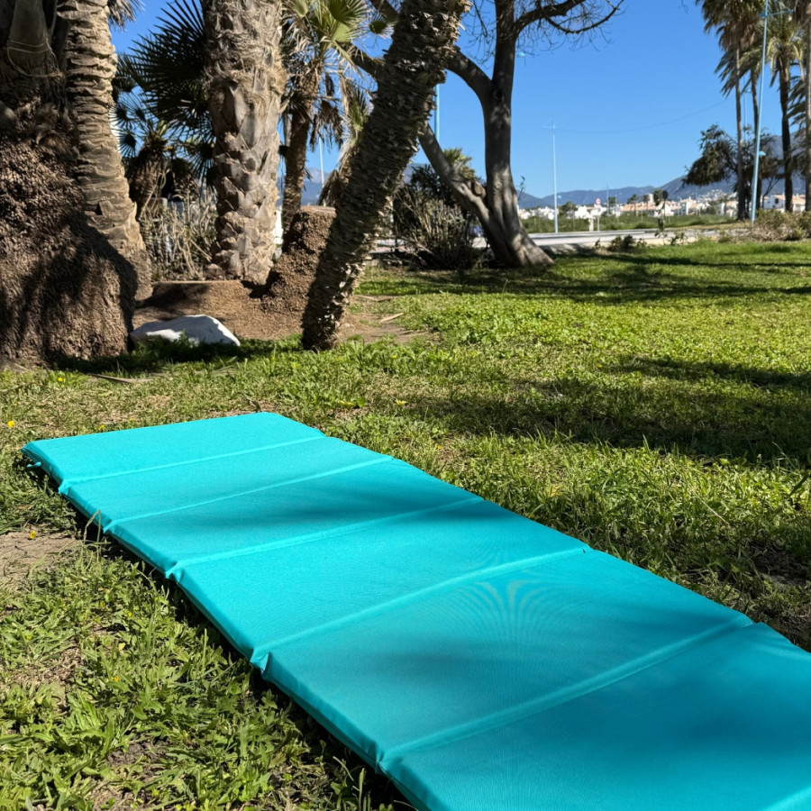 Wygodna mata na plażę – relaks bez dyskomfortu!